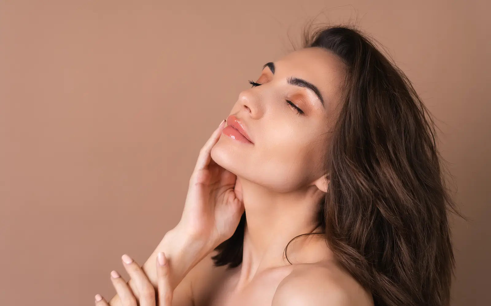 Image of a medical professional injecting PRP into a client's scalp.